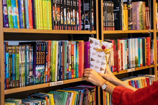 What are the best UK cruises for exploring the history of British literature?