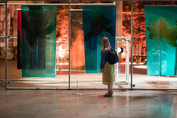 Where can tourists join immersive experiences in traditional British storytelling in York?