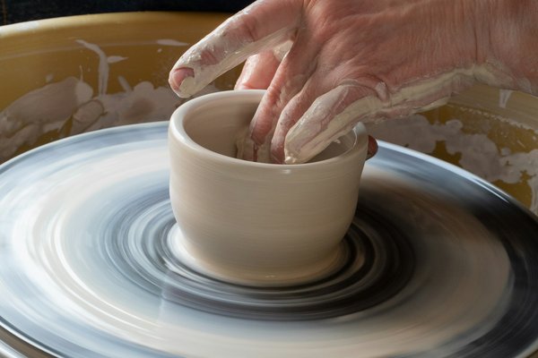 Where can you participate in traditional British pottery making in Stoke-on-Trent?