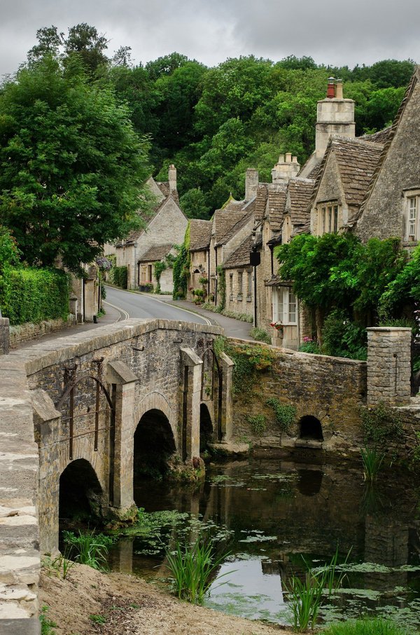 What are the best times to visit the Cotswolds for photography?